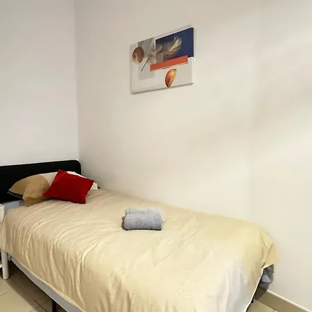 Centrally Located Lägenhet *