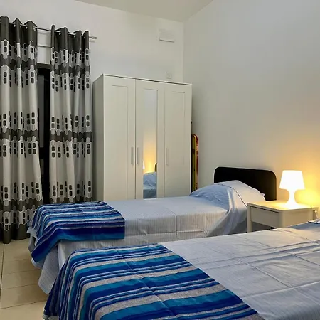 Centrally Located Lägenhet *