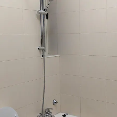 アパート Centrally Located