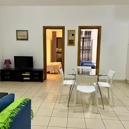 Centrally Located Lägenhet *