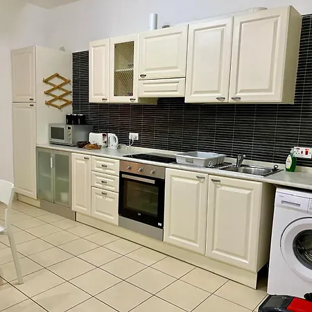 Centrally Located Lägenhet Gzira