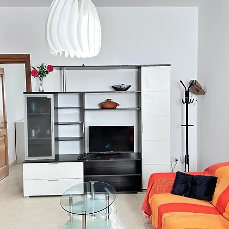 アパート Centrally Located