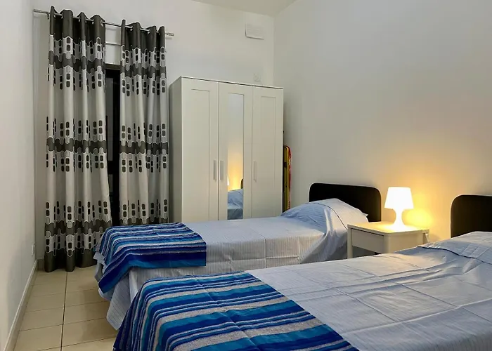 Centrally Located Apartamento *