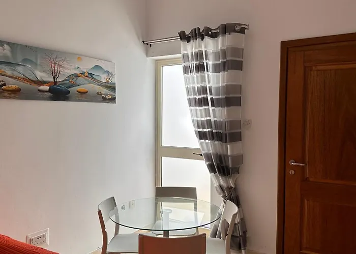 Centrally Located Apartamento