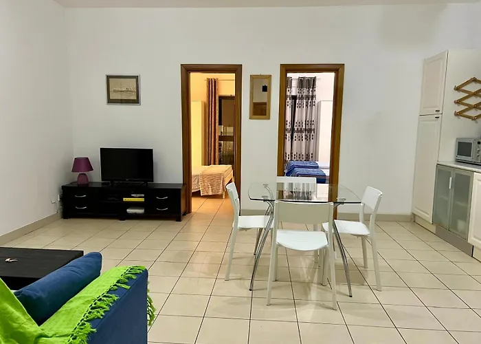 Centrally Located Apartamento *