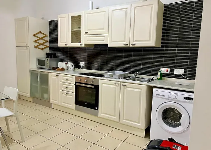 Centrally Located Apartamento Gzira